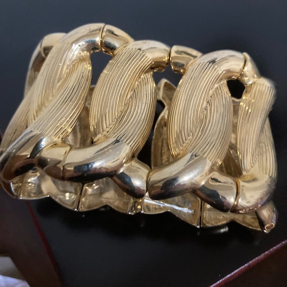 Beautiful Melania Trump bracelet in new condition - Picture 4 of 4